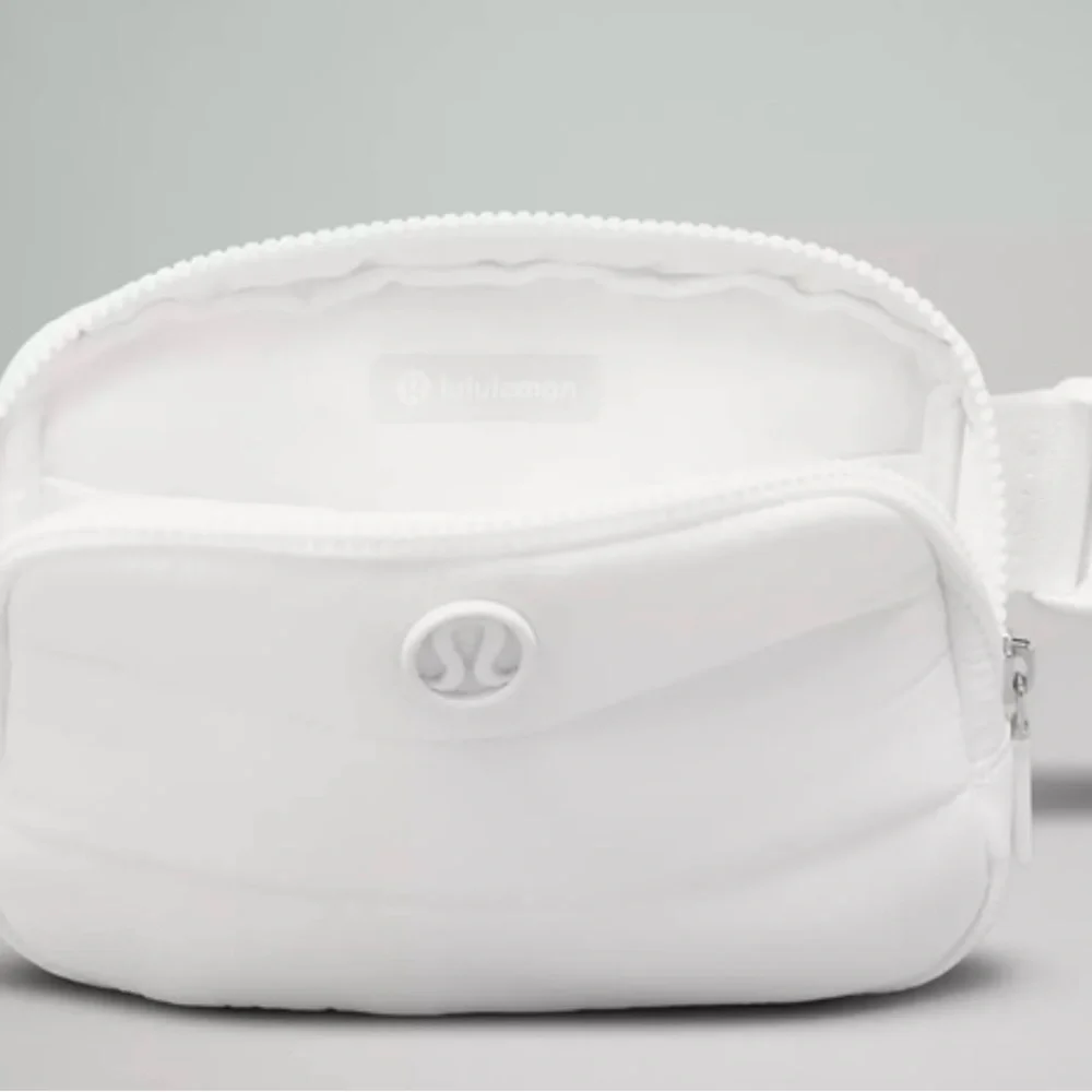 Unisex 💨 Lululemon Everywhere Belt Bag 💨2L Large 💨Wunder Puff💨 White💨 - Picture 3 of 14